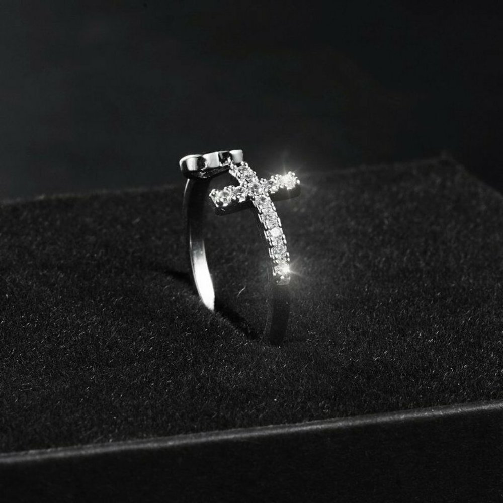 NWOT Silver Cross Heart Diamond Ring - Picture 3 of 5
